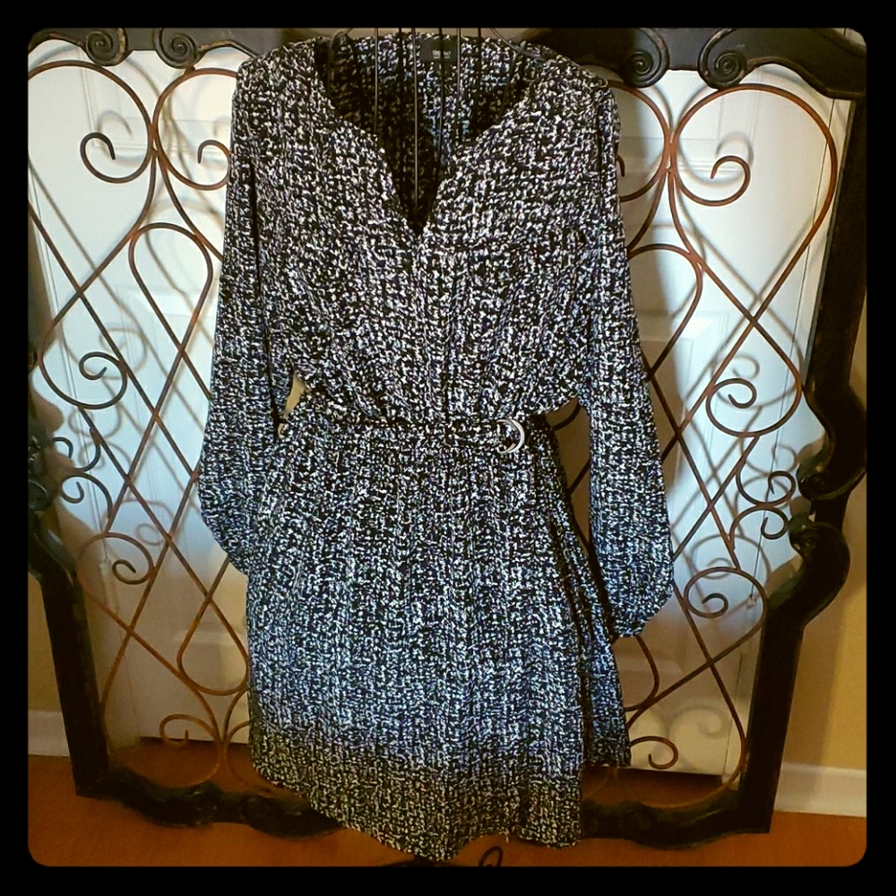 Adorable Large Black & White Long Sleeve Dress